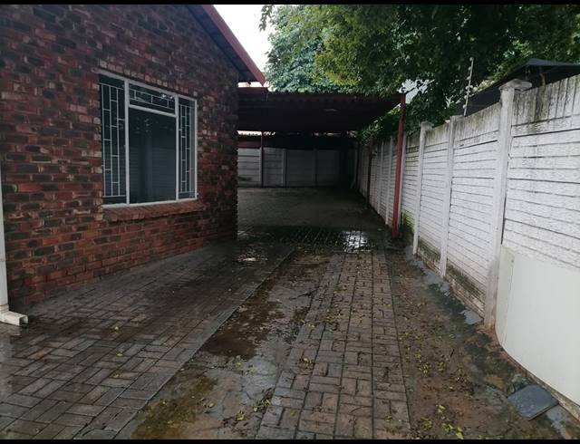 4 BEDROOM HOUSE FOR SALE IN GEELHOUTPARK